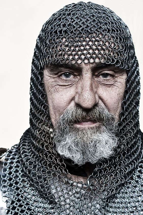 Soldato con camaglio in acciaio Brunito